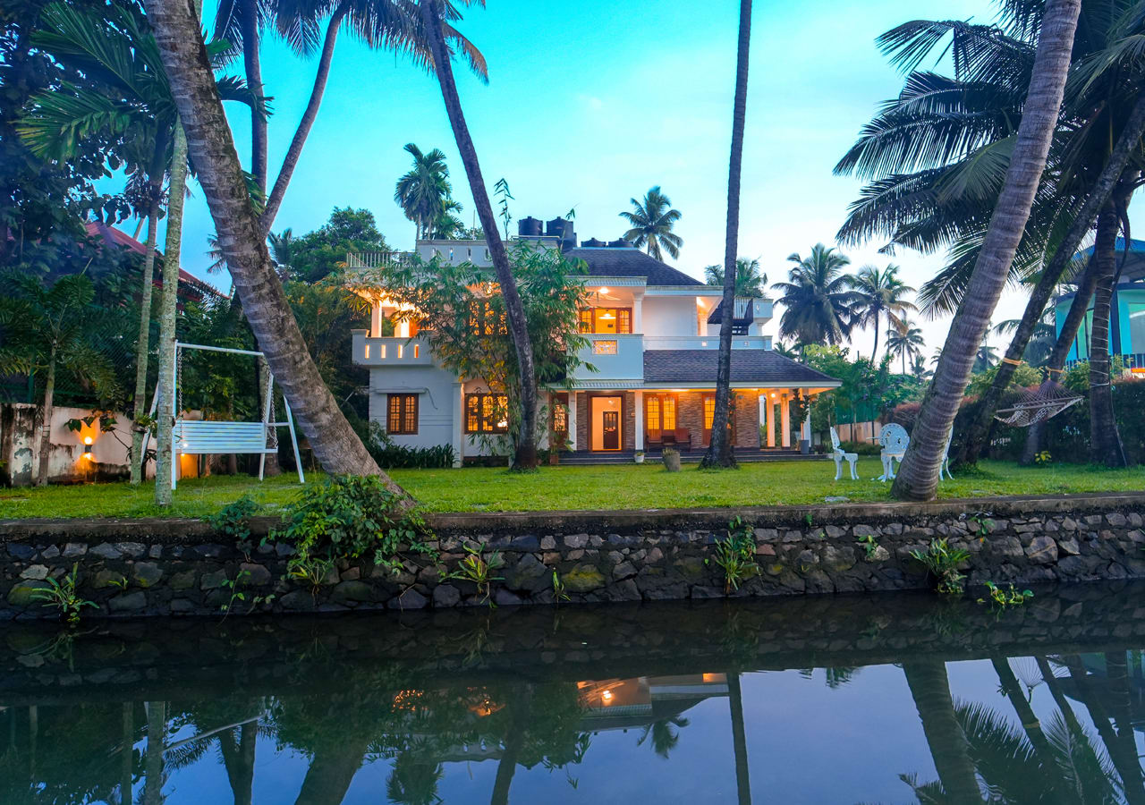 Kochi Backwaters - Villa