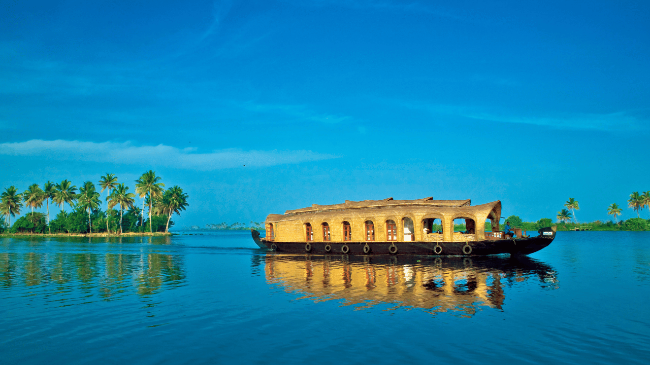 Ultimate Guide to Kerala Houseboats – Routes, Tips & Best Time
